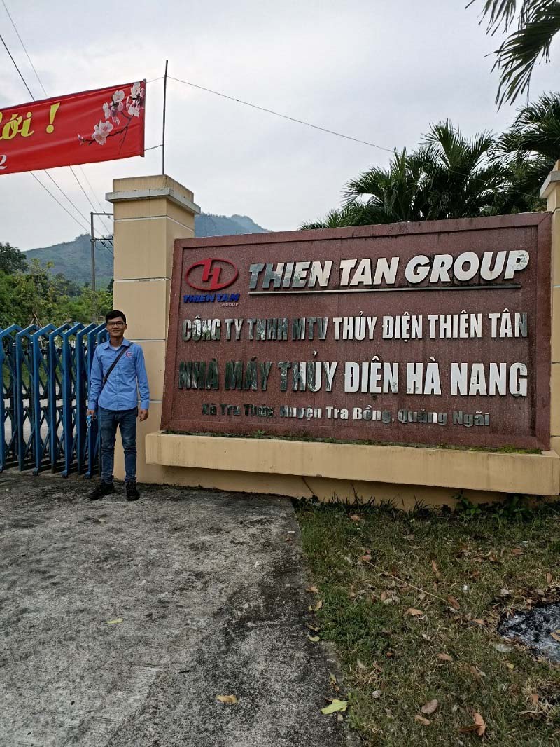 Kỹ thuật viên Công ty An Huy trực tiếp tới bàn giao sản phẩm và lắp đặt tại thủy điện Hà Nang