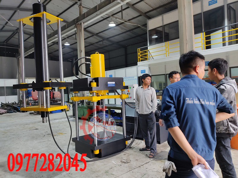 ung-dung-cua-bom-canh-gat-ah-hydraulic-2520V-21A11-1CB-22R-trong-he-thong-may-ep-thuy-luc